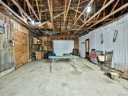 Garage - 2060Z Côte St-Victor, Papineauville, QC - Indoor Photo Showing Basement