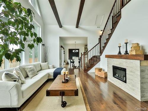 Living room - 2060Z Côte St-Victor, Papineauville, QC - Indoor Photo Showing Living Room With Fireplace
