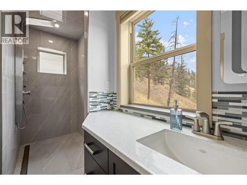 432 Hwy 97 Highway, Summerland, BC - Indoor Photo Showing Bathroom