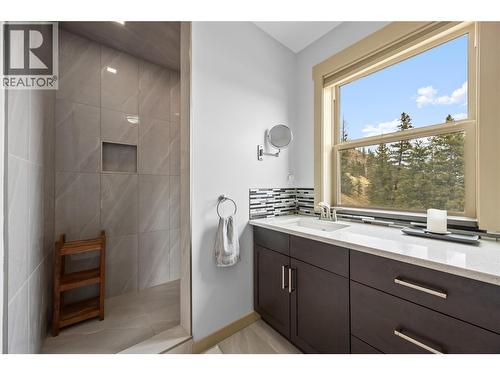 432 Hwy 97 Highway, Summerland, BC - Indoor Photo Showing Bathroom
