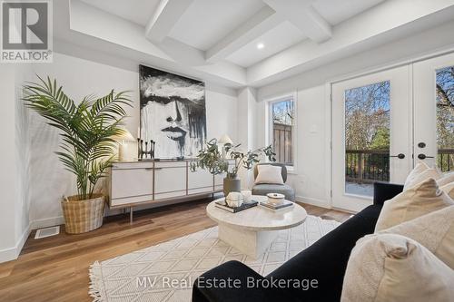 46 Fieldstone Lane Private, Centre Wellington (Elora/Salem), ON - Indoor Photo Showing Living Room