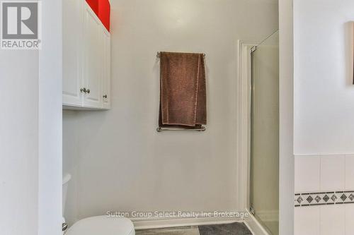 21 Heron Avenue, Woodstock (Woodstock - North), ON - Indoor Photo Showing Bathroom