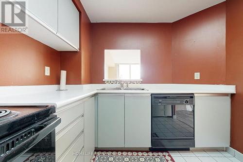 706 - 711 Rossland Road E, Whitby, ON - Indoor Photo Showing Kitchen