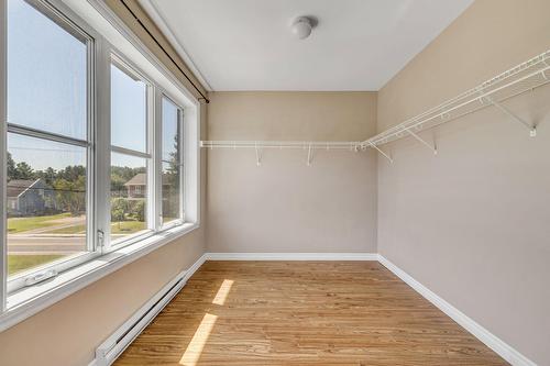 Walk-in closet - 302-1692 Boul. Pie-Xi N., Québec (La Haute-Saint-Charles), QC - Indoor Photo Showing Other Room