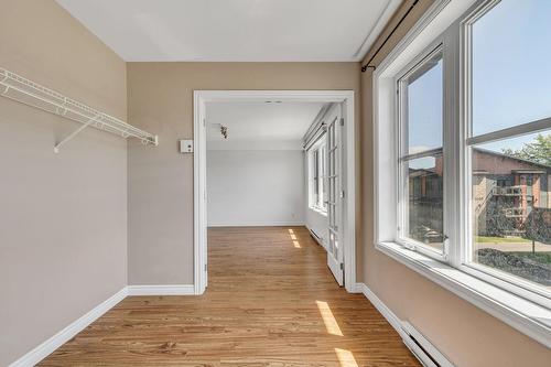 Walk-in closet - 302-1692 Boul. Pie-Xi N., Québec (La Haute-Saint-Charles), QC - Indoor Photo Showing Other Room
