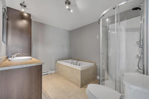 Bathroom - 302-1692 Boul. Pie-Xi N., Québec (La Haute-Saint-Charles), QC - Indoor Photo Showing Bathroom