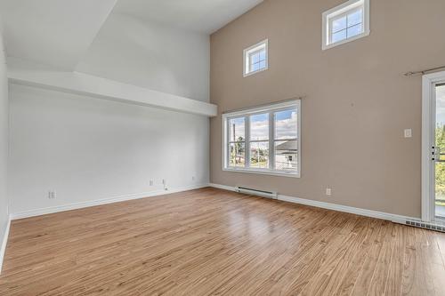 Living room - 302-1692 Boul. Pie-Xi N., Québec (La Haute-Saint-Charles), QC - Indoor Photo Showing Other Room