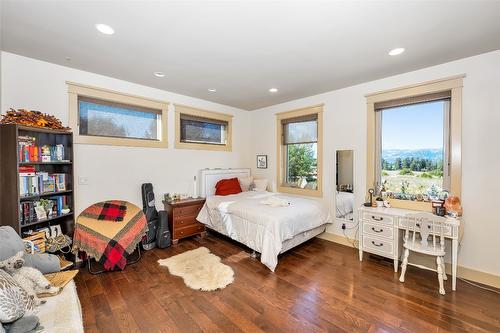 211 Pleasant Valley Cross Road, Armstrong, BC - Indoor Photo Showing Bedroom