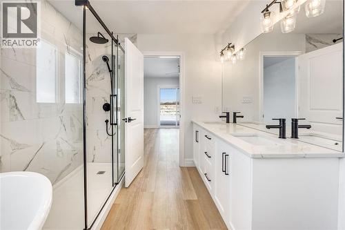 3595 Paul Crescent, Plympton-Wyoming, ON - Indoor Photo Showing Bathroom