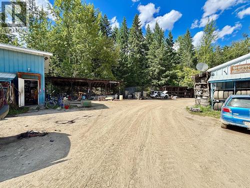Good access for vehicles coming to and from the yard to the shop & main building - 4751 5Th Avenue Sw, Salmon Arm, BC 