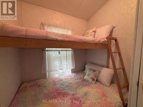 15 Huron Circle, Wasaga Beach, ON - Indoor Photo Showing Bedroom