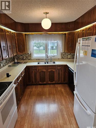 30 Centennial Crescent, Melville, SK - Indoor Photo Showing Kitchen With Double Sink