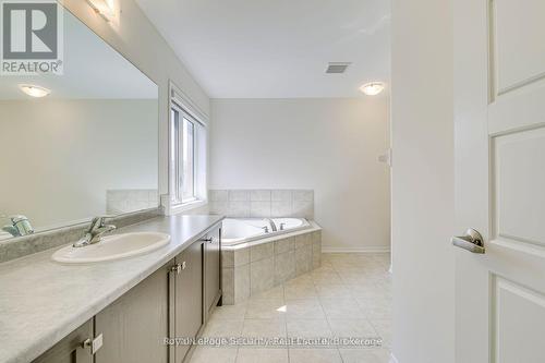 30 Witteveen Drive, Brantford, ON - Indoor Photo Showing Bathroom
