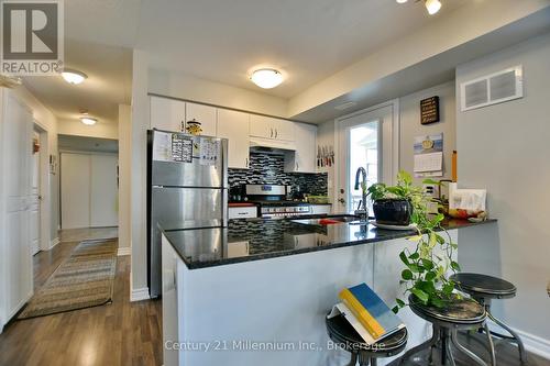 201 - 5 Anchorage Crescent, Collingwood, ON - Indoor Photo Showing Kitchen