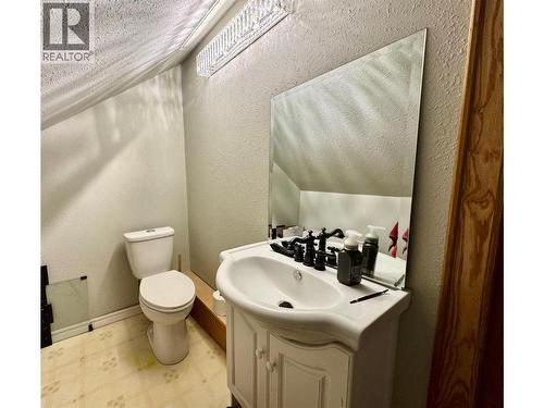 149 49 Highway, Dawson Creek, BC - Indoor Photo Showing Bathroom