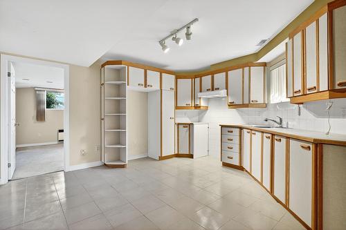 Intergenerational - 1623 Rue Michel-Gamelin, Laval (Vimont), QC - Indoor Photo Showing Kitchen