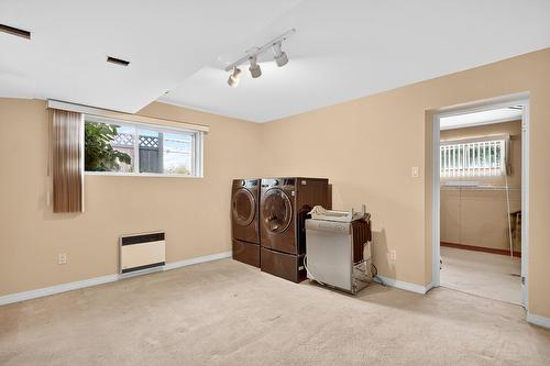 Intergenerational - 1623 Rue Michel-Gamelin, Laval (Vimont), QC - Indoor Photo Showing Laundry Room