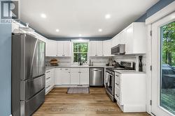 Bright, functional kitchen, all appliances include - 