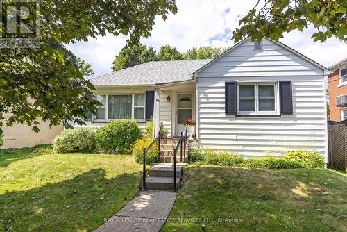 48 MINNEWAWA ROAD  Mississauga, ON L5G 1C5