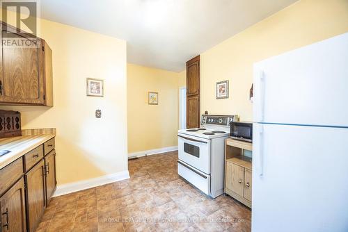 48 Minnewawa Road, Mississauga, ON - Indoor Photo Showing Kitchen