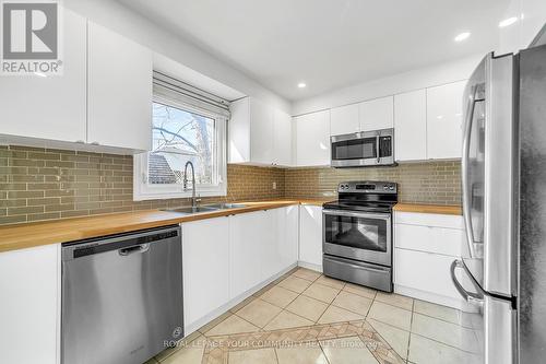 391 Hickling Trail, Barrie, ON - Indoor Photo Showing Kitchen With Double Sink With Upgraded Kitchen