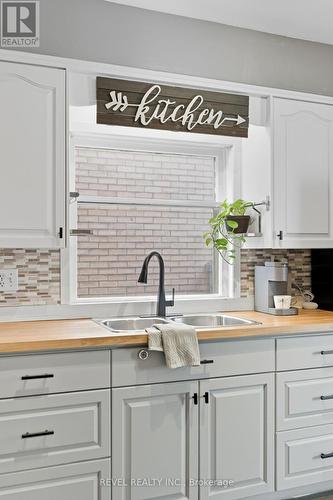 197 Balmoral Avenue S, Hamilton, ON - Indoor Photo Showing Kitchen