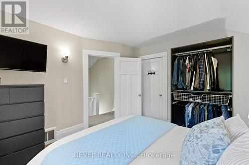197 Balmoral Avenue S, Hamilton, ON - Indoor Photo Showing Bedroom