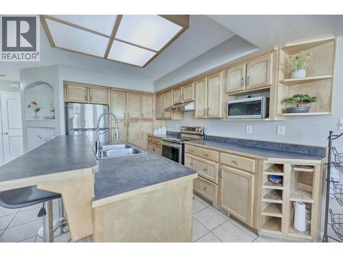 270 Willows Place, Oliver, BC - Indoor Photo Showing Kitchen With Double Sink