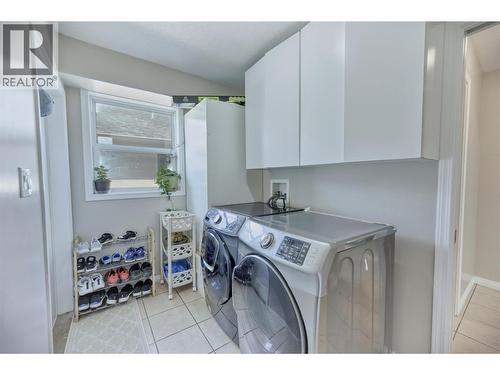 270 Willows Place, Oliver, BC - Indoor Photo Showing Laundry Room