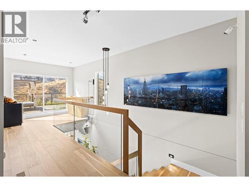 Upper level - 465 Swan Drive, Kelowna, BC - Indoor Photo Showing Other Room