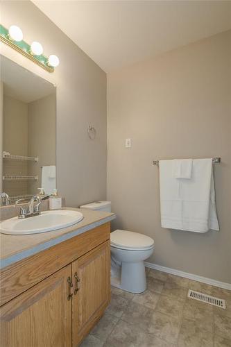 2 Parkside Place, Steinbach, MB - Indoor Photo Showing Bathroom