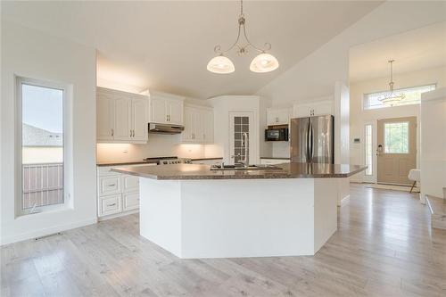2 Parkside Place, Steinbach, MB - Indoor Photo Showing Kitchen With Upgraded Kitchen