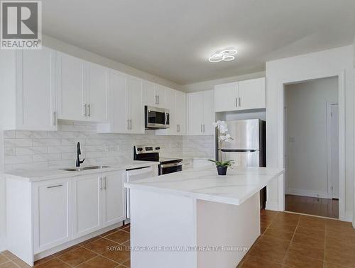 28 Fred Mason Street, Georgina, ON - Indoor Photo Showing Kitchen With Double Sink With Upgraded Kitchen