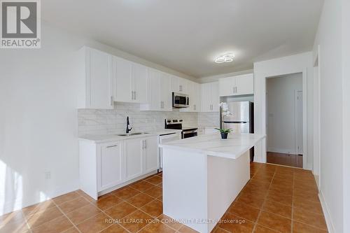 28 Fred Mason Street, Georgina, ON - Indoor Photo Showing Kitchen With Upgraded Kitchen