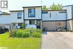 4 GREENFIELD Square  Brampton, ON L6S 2J3