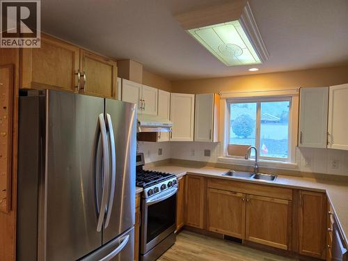 1107 8Th Street, Keremeos, BC - Indoor Photo Showing Kitchen With Double Sink