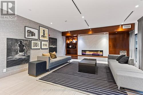 121 - 102 Grovewood Common, Oakville, ON - Indoor