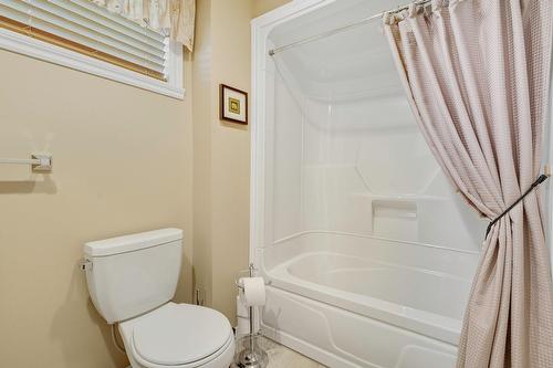 Bathroom - 81 Rue Dominyck, Sainte-Agathe-Des-Monts, QC - Indoor Photo Showing Bathroom