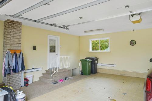 Garage - 81 Rue Dominyck, Sainte-Agathe-Des-Monts, QC -  Photo Showing Garage