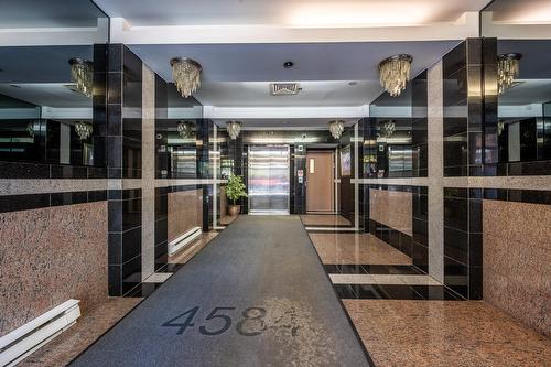 Exterior entrance - 304-4584 Rue St-Denis, Montréal (Le Plateau-Mont-Royal), QC - Indoor Photo Showing Other Room