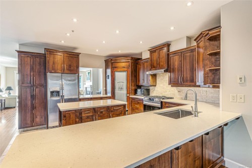 3026 Waterstone Way, Nanaimo, BC - Indoor Photo Showing Kitchen With Upgraded Kitchen