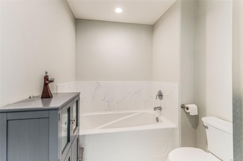 3026 Waterstone Way, Nanaimo, BC - Indoor Photo Showing Bathroom