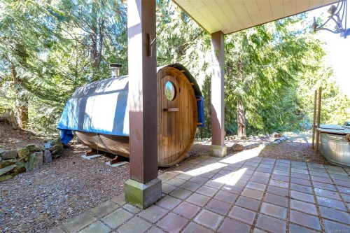 1860 Ashling Rd, Qualicum Beach, BC 