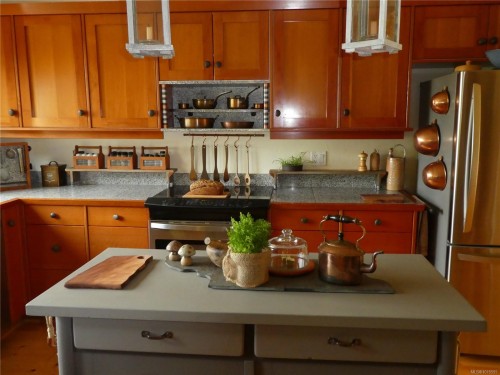 1860 Ashling Rd, Qualicum Beach, BC 