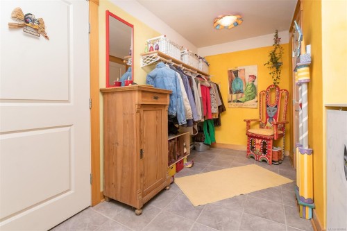 1860 Ashling Rd, Qualicum Beach, BC 