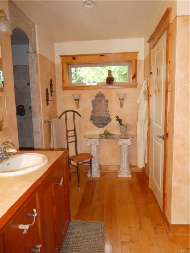 1860 Ashling Rd, Qualicum Beach, BC 