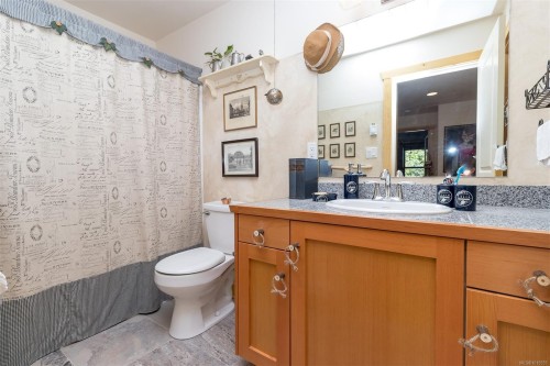 1860 Ashling Rd, Qualicum Beach, BC 