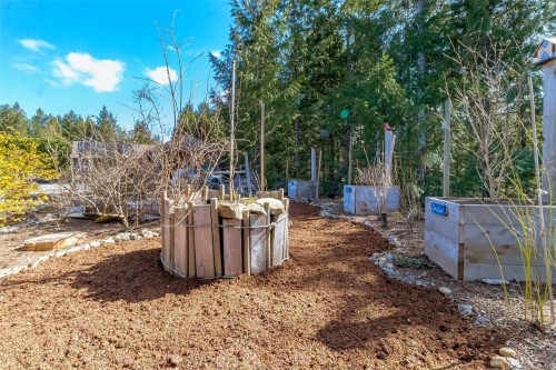 1860 Ashling Rd, Qualicum Beach, BC 