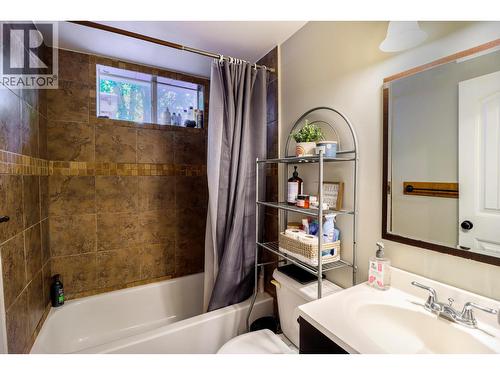 901 5A Street S, Cranbrook, BC - Indoor Photo Showing Bathroom