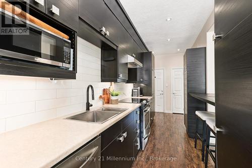 14 Thomas Drive, Collingwood, ON - Indoor Photo Showing Kitchen With Double Sink With Upgraded Kitchen